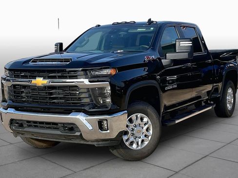 Used 2024 Chevrolet Silverado 2500 LT w/ Convenience Package AWD/4WD image 3