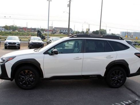 Used 2025 Subaru Outback Onyx Edition AWD/4WD image 8