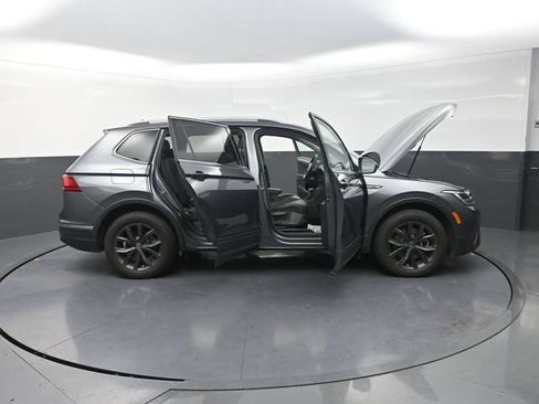 Used 2024 Volkswagen Tiguan SE AWD/4WD image 46