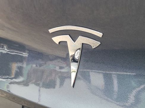Used 2024 Tesla Model Y Performance image 9