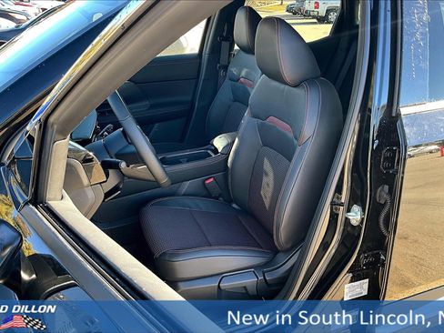 New 2025 Nissan Kicks SR image 9