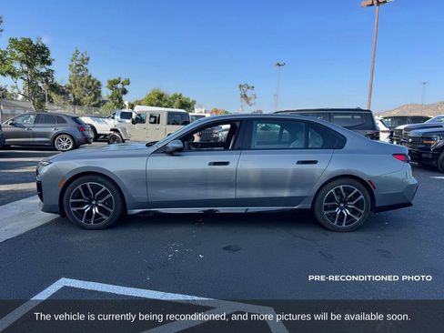 Used 2023 BMW 740i w/ Luxury Rear Seating Package RWD image 2