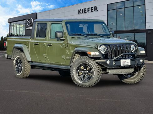 Used 2021 Jeep Gladiator Willys image 2