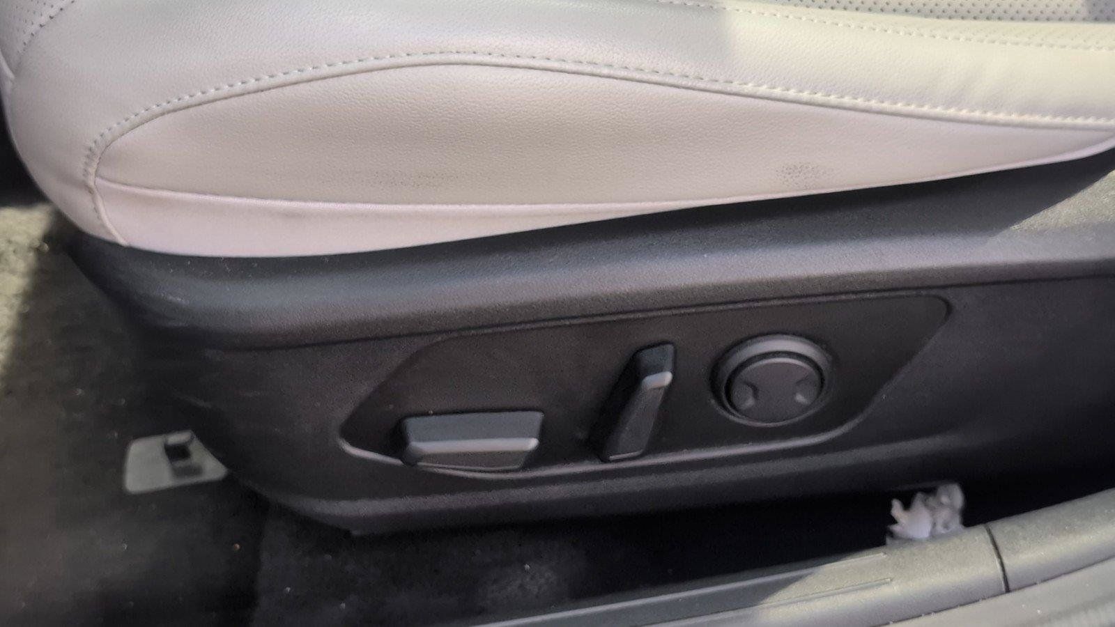 Used 2024 Hyundai Elantra Limited FWD image 19