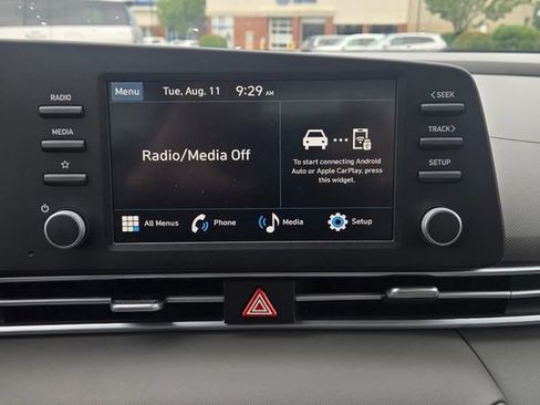 Certified 2025 Hyundai Elantra SE FWD image 16