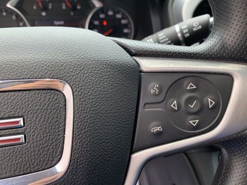 Used 2022 GMC Acadia SLE image 33