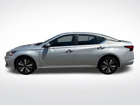 Used 2022 Nissan Altima 2.5 SV w/ SV Premium Package image 2