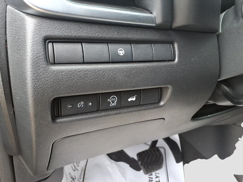 Used 2024 Nissan Rogue SV AWD/4WD image 17