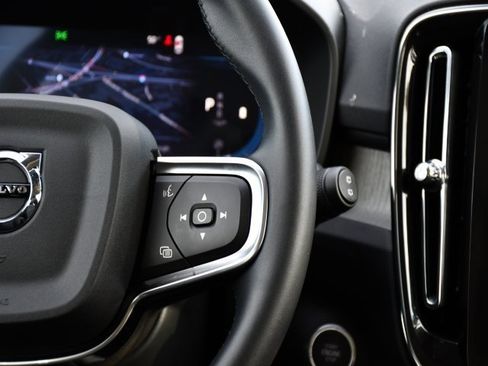 Certified 2025 Volvo XC40 B5 Plus image 20