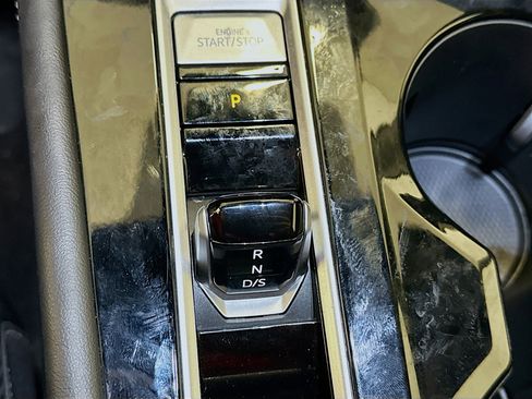 Used 2025 Volkswagen Atlas Cross Sport SE image 25