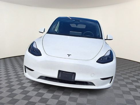 Used 2023 Tesla Model Y Long Range AWD/4WD image 3