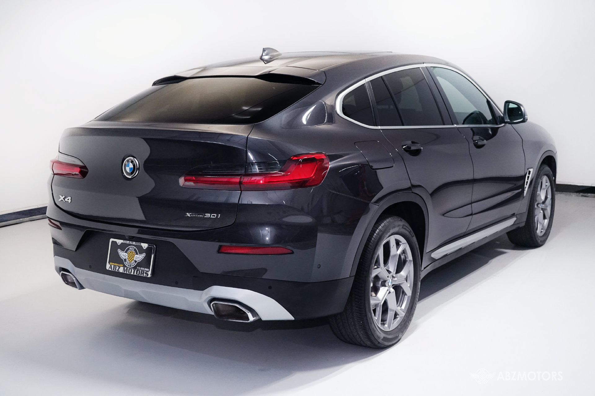 Used 2025 BMW X4 xDrive30i AWD/4WD image 5