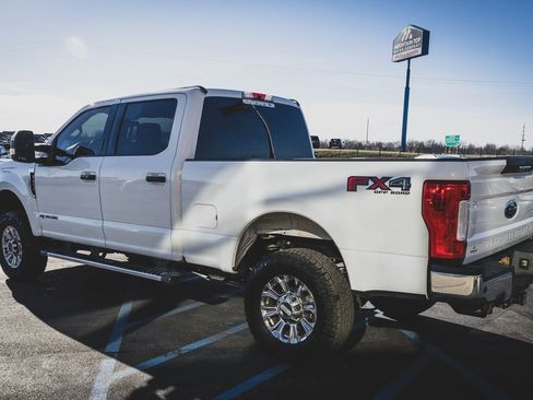Used 2017 Ford F250 XLT w/ XLT Premium Package image 12
