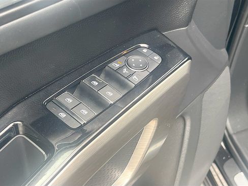Used 2023 Nissan Pathfinder Platinum w/ Cargo Package AWD/4WD image 18