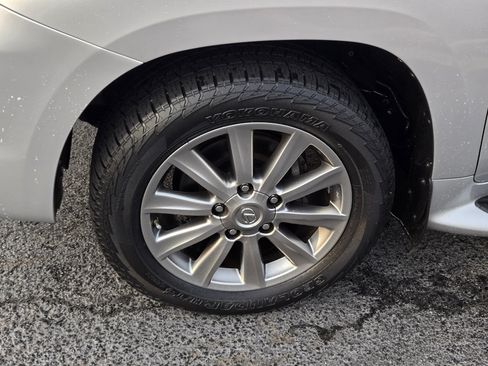Used 2011 Lexus LX 570 4WD w/ Luxury Pkg image 10