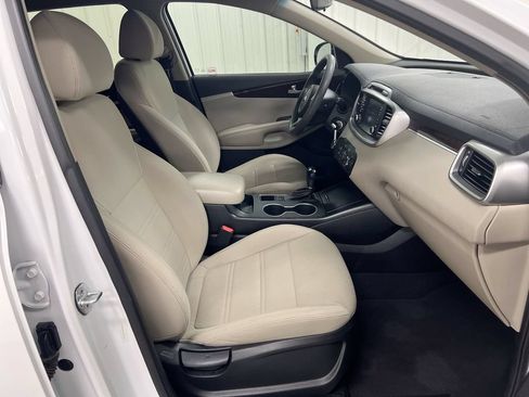 Used 2018 Kia Sorento FWD image 21