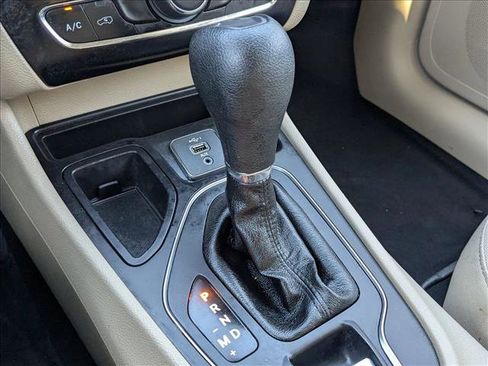 Used 2020 Jeep Cherokee Latitude image 11