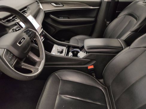 Used 2023 Jeep Grand Cherokee Limited image 17