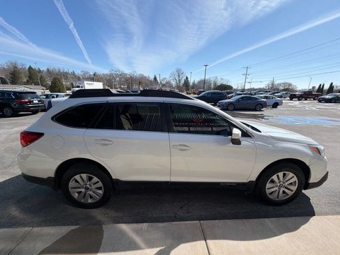 Used 2017 Subaru Outback 2.5i Premium AWD/4WD image 6