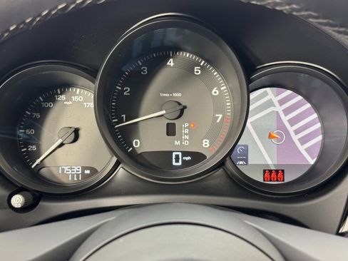 Used 2023 Porsche Macan image 19