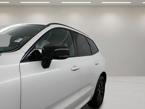 Certified 2025 Volvo XC60 B5 Core image 4