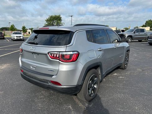 Used 2020 Jeep Compass Latitude FWD image 9