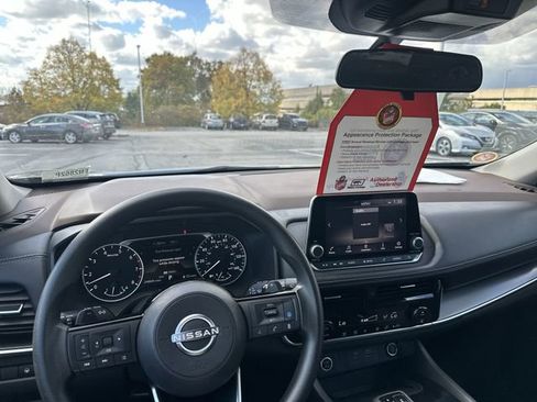 Certified 2022 Nissan Rogue SV image 12