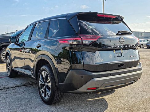 Used 2023 Nissan Rogue SV image 4
