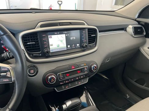 Used 2019 Kia Sorento SX image 37