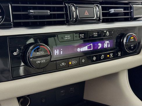 New 2025 Nissan Pathfinder SL w/ SL Premium Package image 18