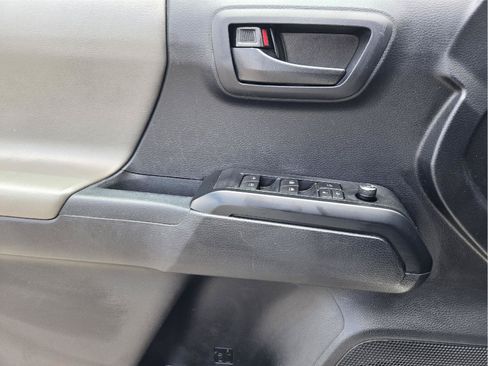 Used 2018 Toyota Tacoma SR w/ SR Convenience Package RWD image 17