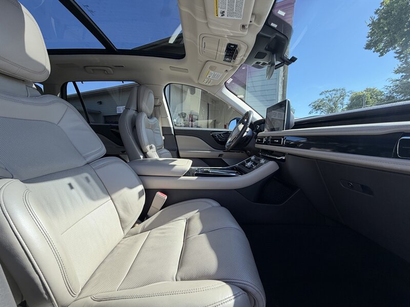 Used 2020 Lincoln Aviator Reserve w/ Equipment Group 202A AWD/4WD image 11