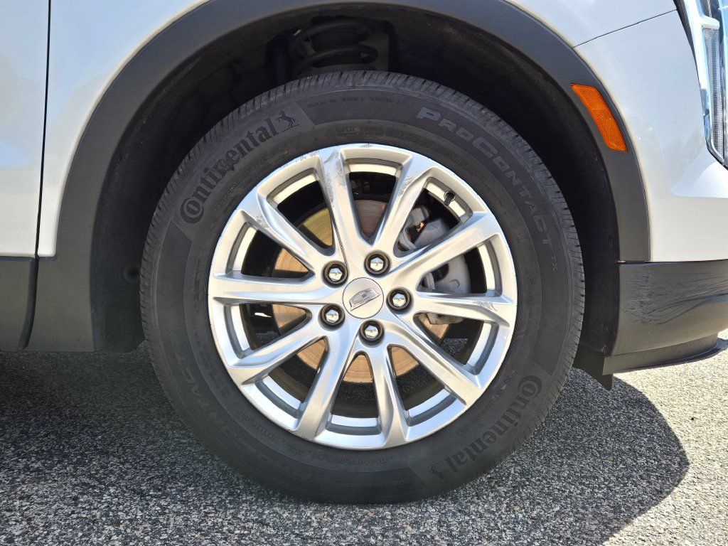 Used 2023 Cadillac XT4 Luxury w/ Cold Weather Package AWD/4WD image 10