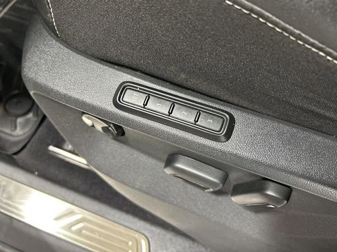 Used 2021 Volkswagen Atlas Cross Sport SEL Premium image 11