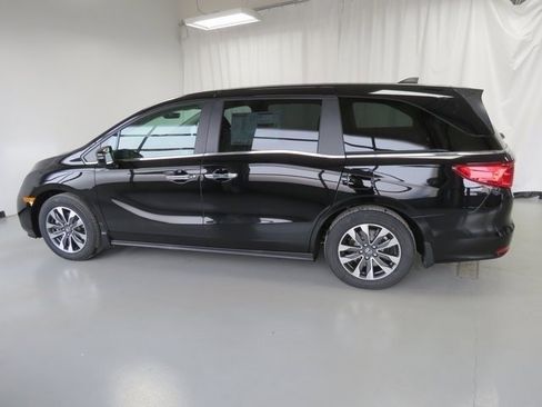 Used 2024 Honda Odyssey EX-L image 3