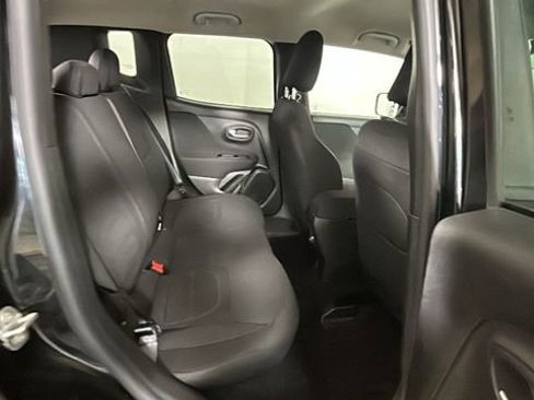 Used 2020 Jeep Renegade Latitude w/ Cold Weather Group AWD/4WD image 30
