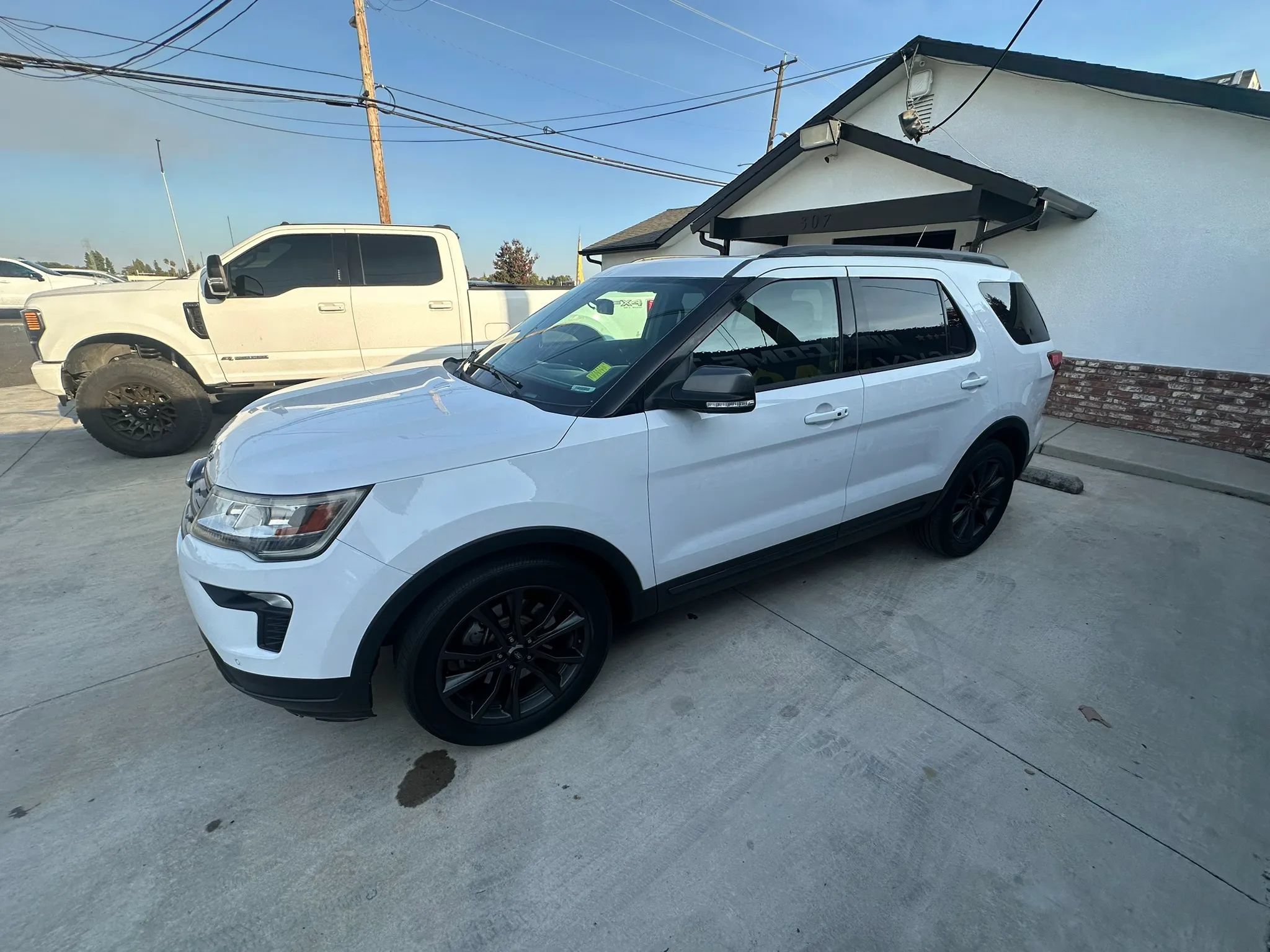 Used 2018 Ford Explorer XLT w/ Equipment Group 202A FWD image 10