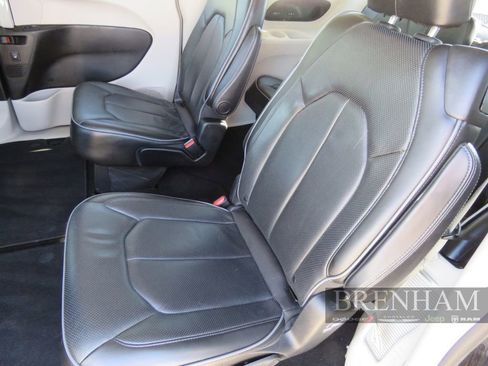 Used 2019 Chrysler Pacifica Limited w/ Tire & Wheel Group image 15