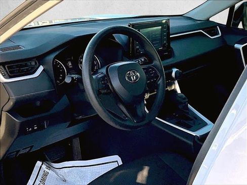 Used 2021 Toyota RAV4 LE image 14