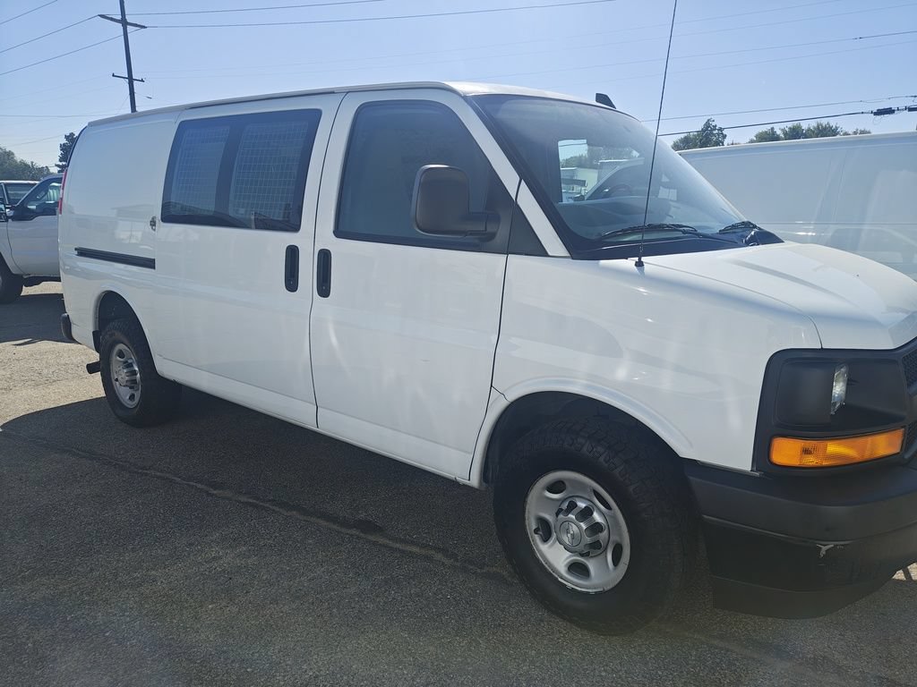 Used 2017 Chevrolet Express 2500 RWD image 3