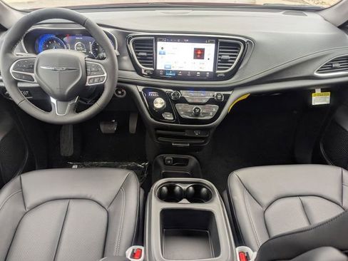 New 2026 Chrysler Pacifica Select image 18