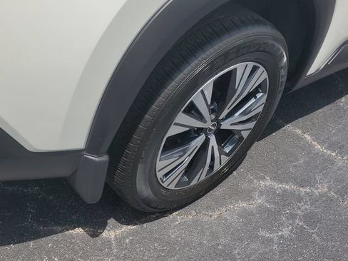 Used 2023 Nissan Rogue SV FWD image 5
