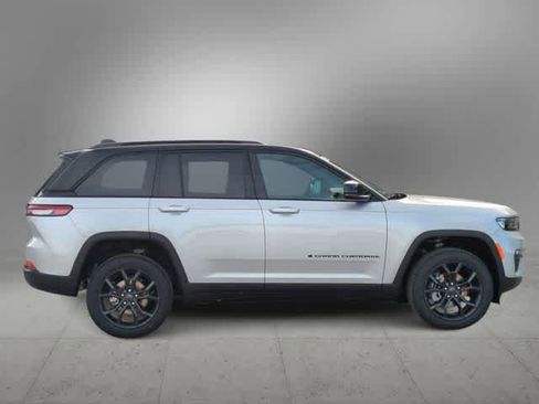 New 2025 Jeep Grand Cherokee Limited image 9