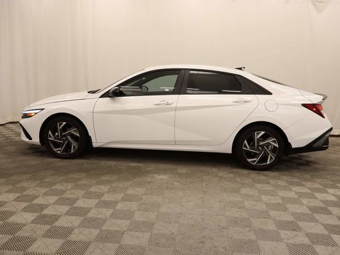 Used 2025 Hyundai Elantra Sport image 2