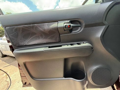 Used 2015 Scion xB FWD image 19