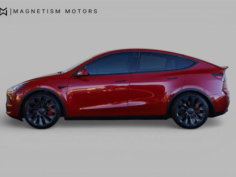 Used 2023 Tesla Model Y Performance image 2