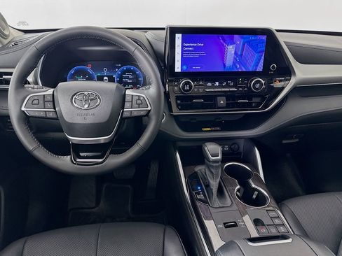 Used 2026 Toyota Highlander Platinum AWD/4WD image 23