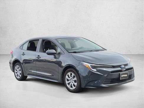 Used 2023 Toyota Corolla LE w/ Carpet Mat Package (TMS) FWD image 4