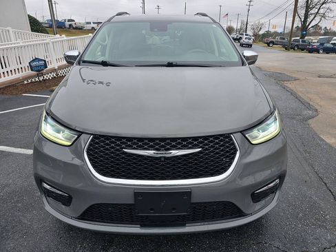 Used 2022 Chrysler Pacifica Limited FWD image 8