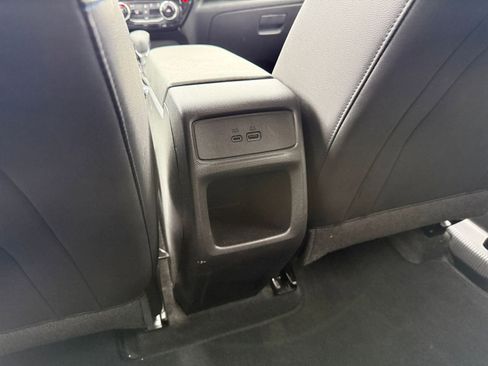 Used 2025 Chevrolet Trax LT FWD image 23